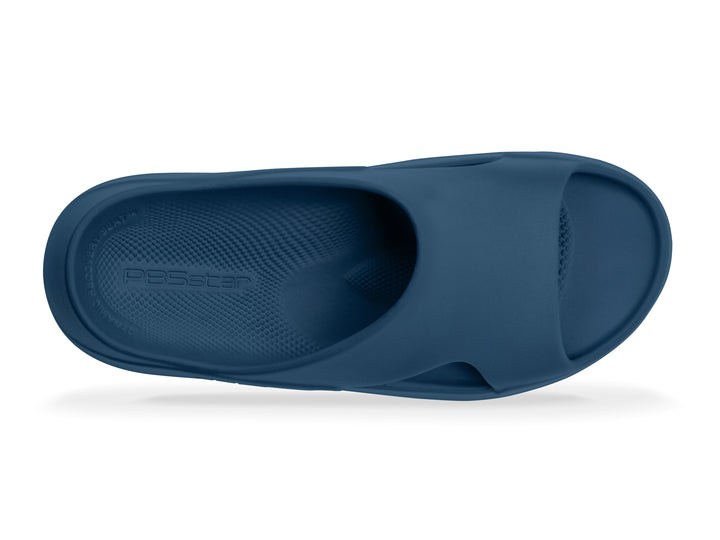 Top view of the men's astral blue PB5star Après Sport recovery slide featuring an ergonomic design and textured sole for post-workout comfort and support.