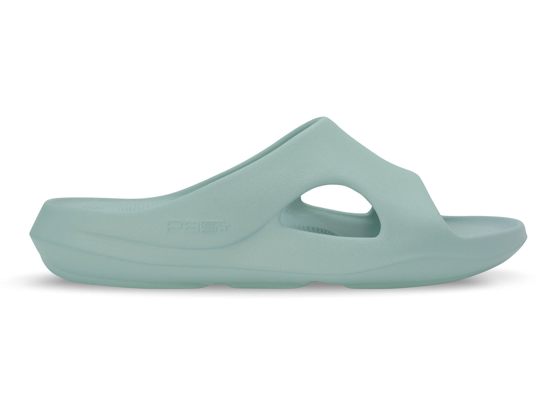 Side view of the women's arctic PB5star Après Sport recovery slide showcasing a lightweight, ergonomic design with superior arch support for post-activity recovery.